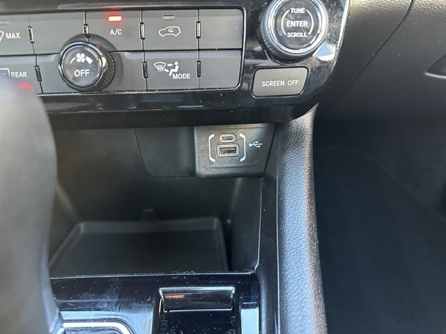 Used 2024 Jeep Compass Latitude image 33