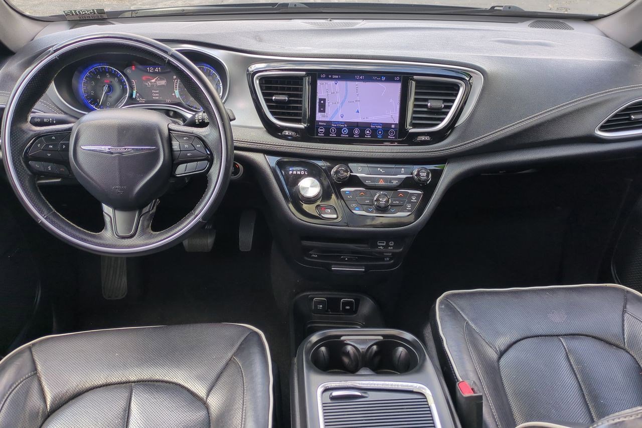 Used 2018 Chrysler Pacifica Limited image 22