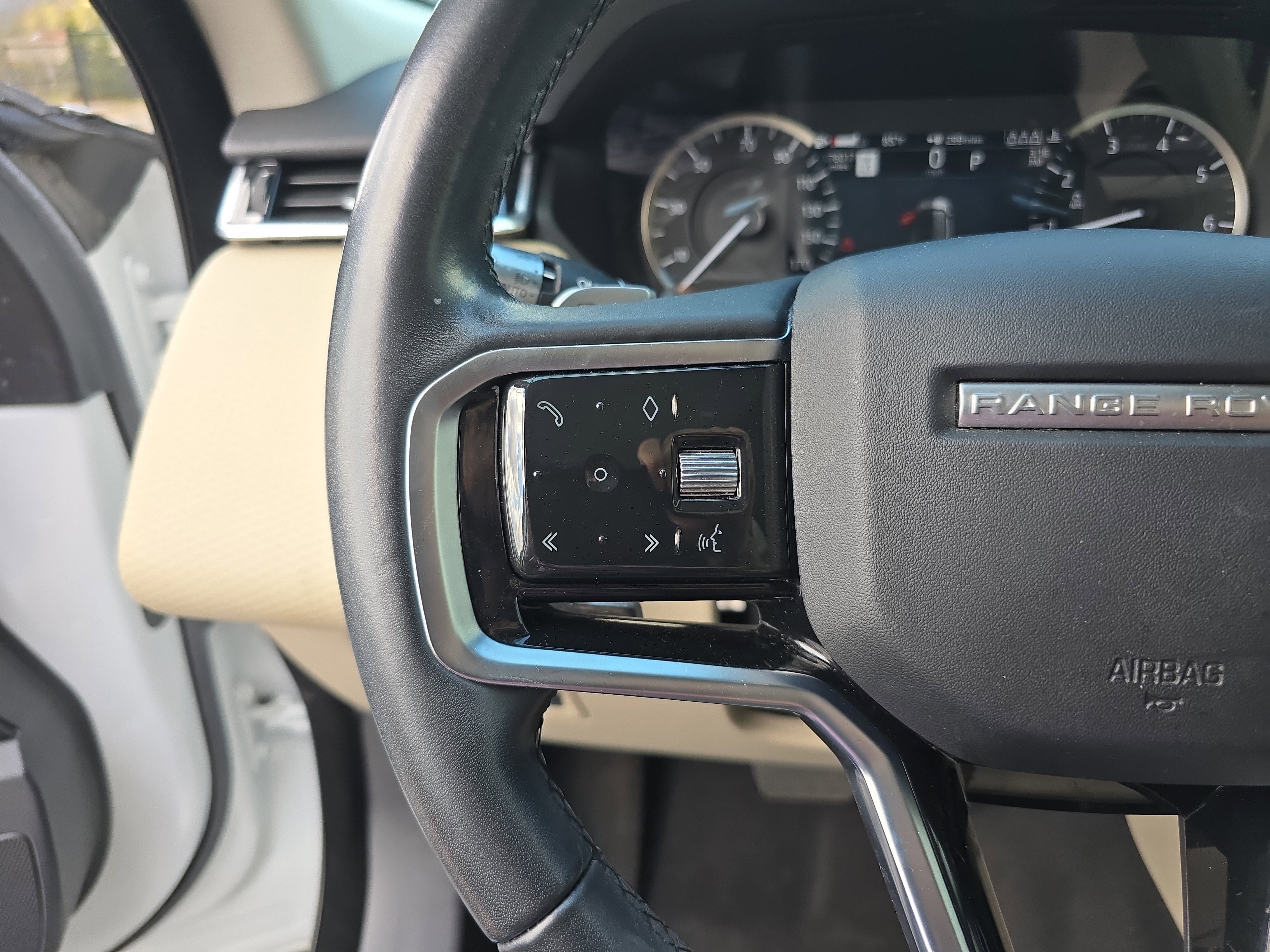 Used 2022 Land Rover Range Rover Velar S image 33