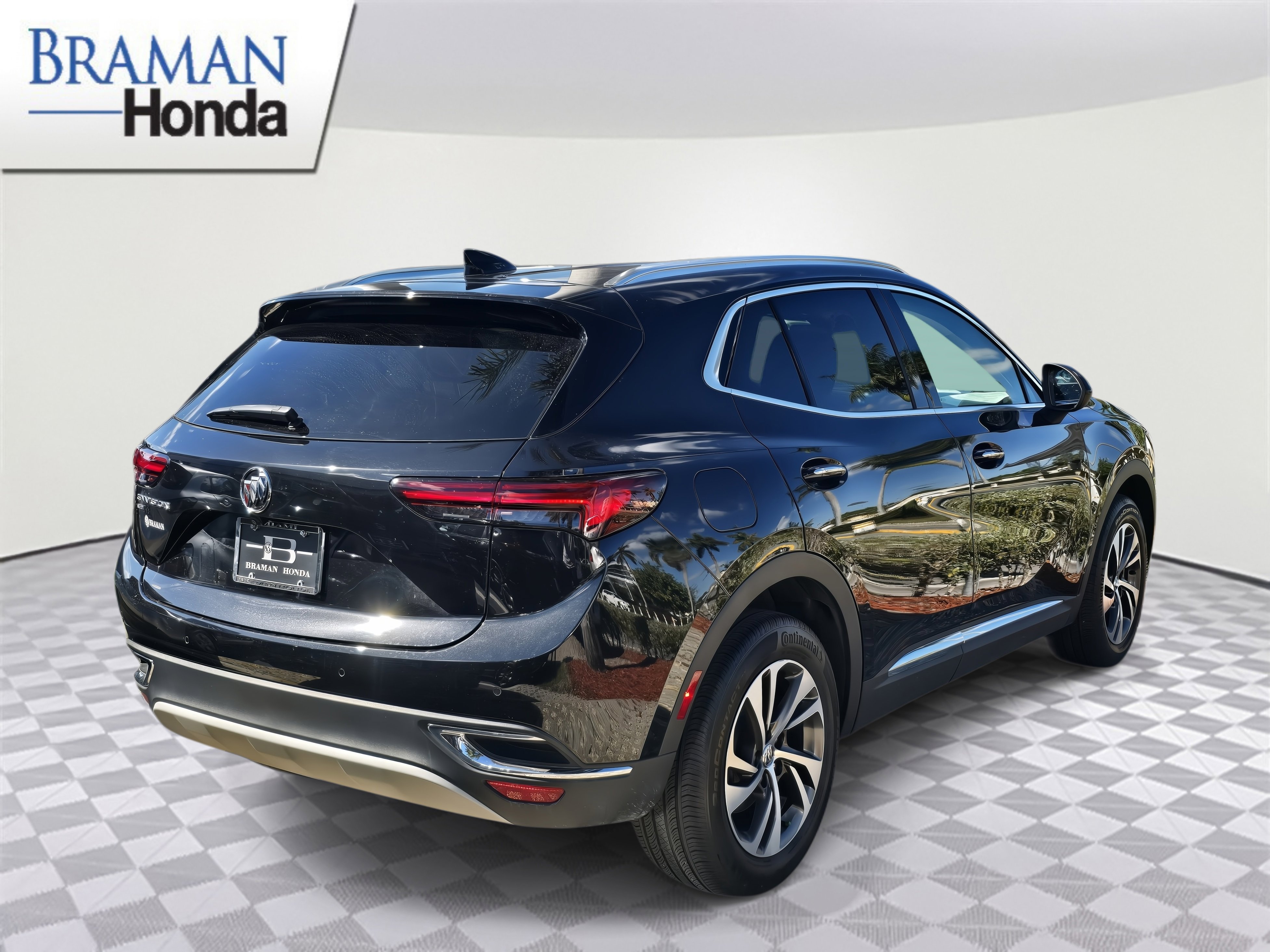 Used 2023 Buick Envision Essence image 3