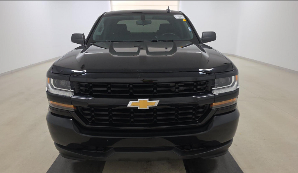 Used 2018 Chevrolet Silverado 1500 Custom w/ Custom Value Package RWD video 3