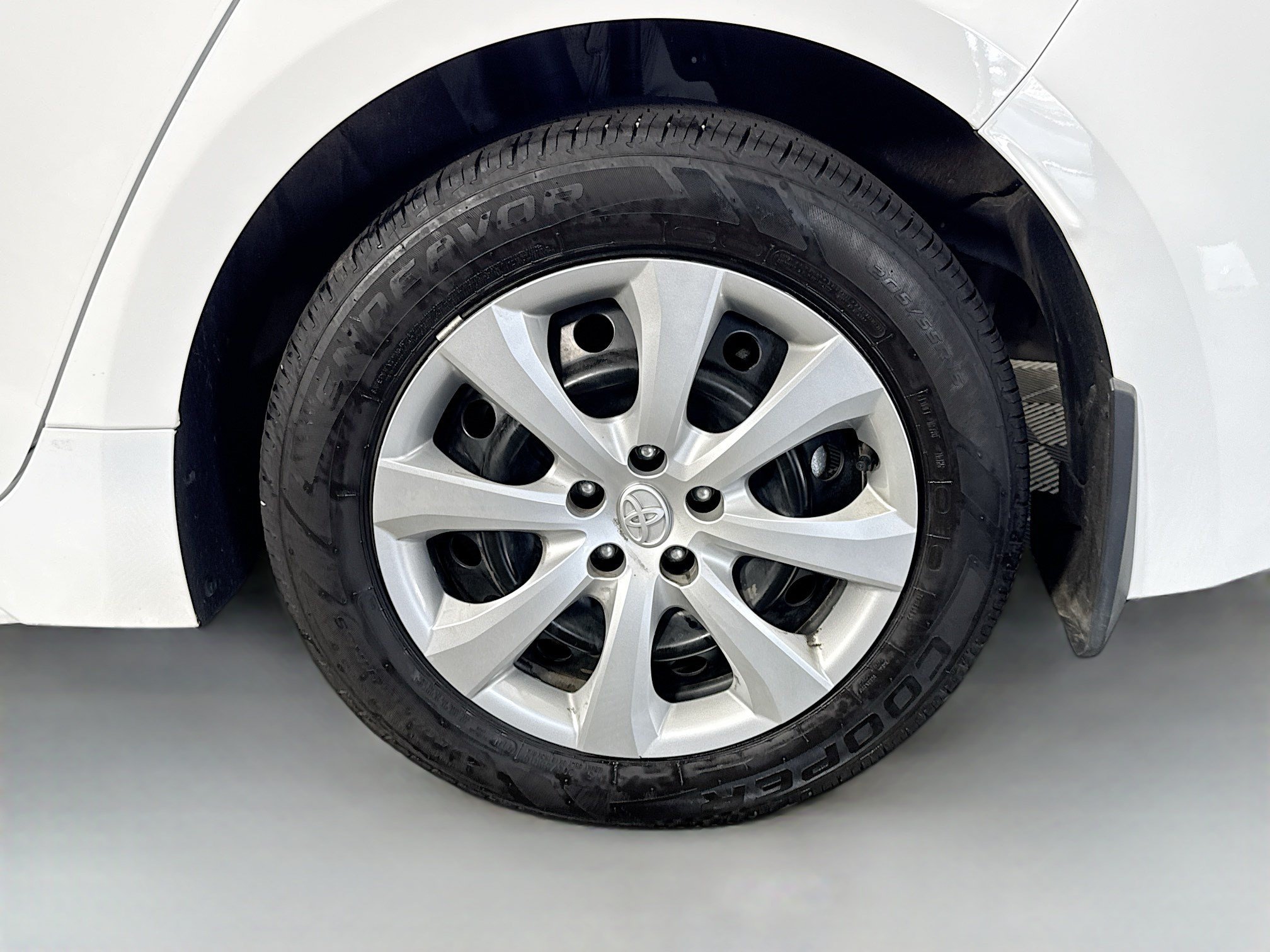 Used 2025 Toyota Corolla LE FWD image 36