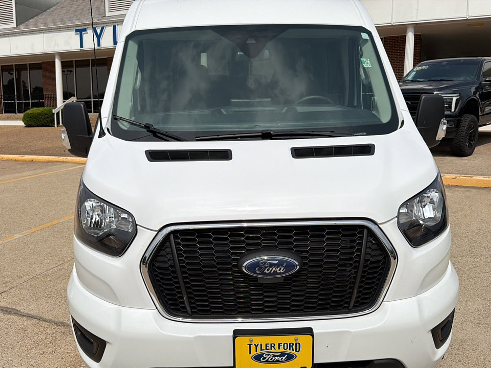 Used 2025 Ford Transit 350 XLT RWD image 3