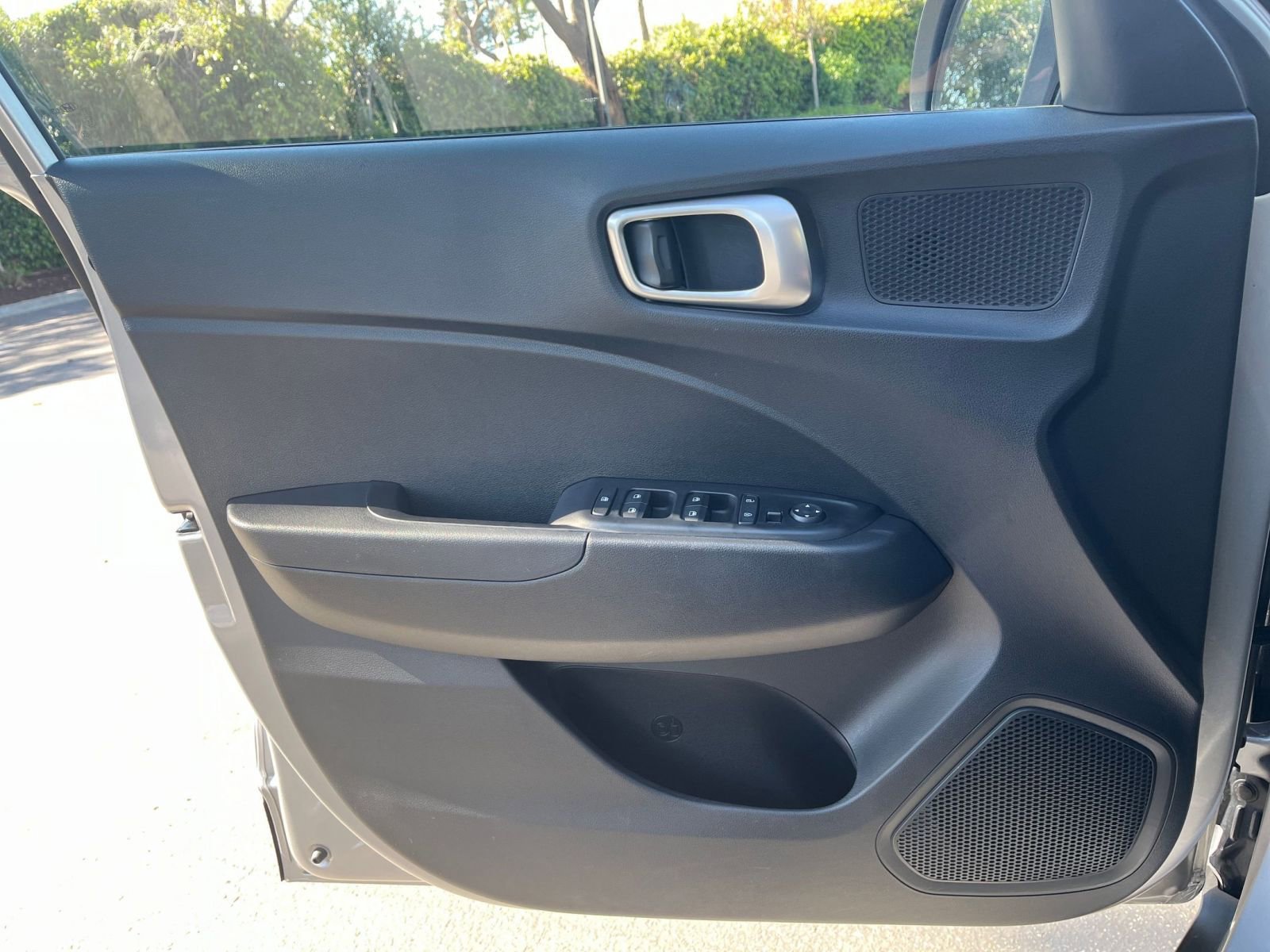 Used 2025 Hyundai Venue SEL image 18