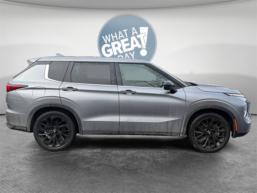 Used 2022 Mitsubishi Outlander SEL Black Edition image 2