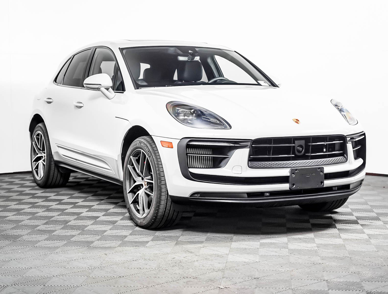 Certified 2026 Porsche Macan S AWD/4WD image 8