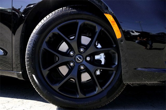 New 2026 Chrysler Pacifica Limited image 2