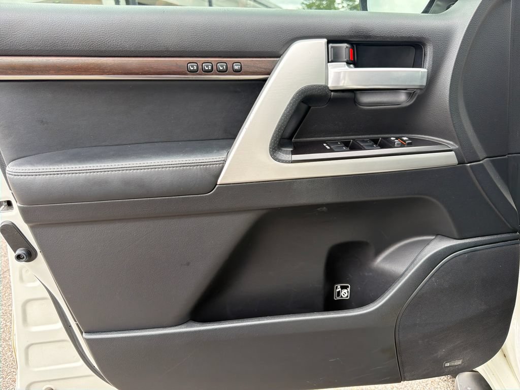 Used 2018 Toyota Land Cruiser AWD/4WD image 31