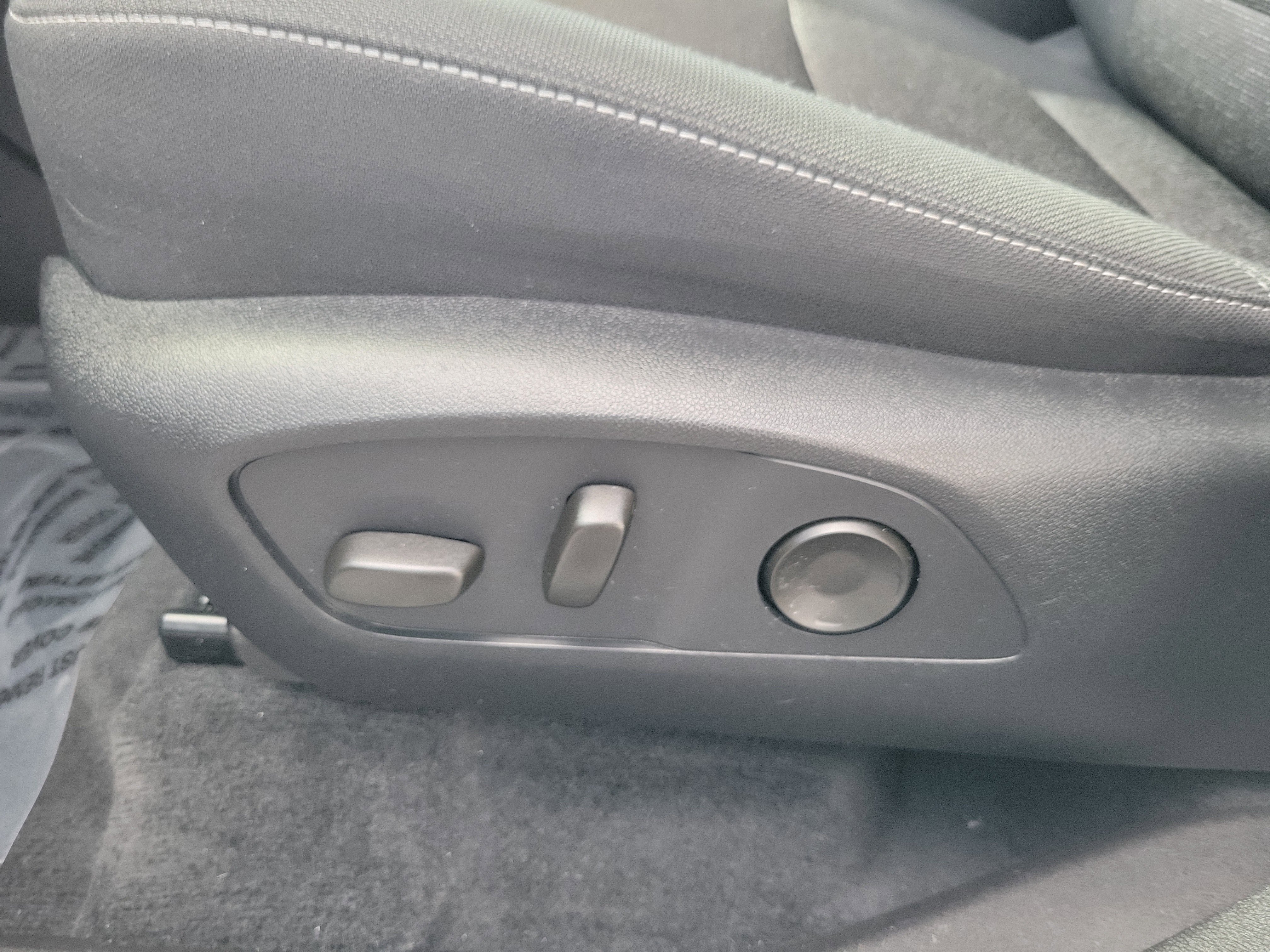 Used 2024 Chevrolet Traverse LT image 24