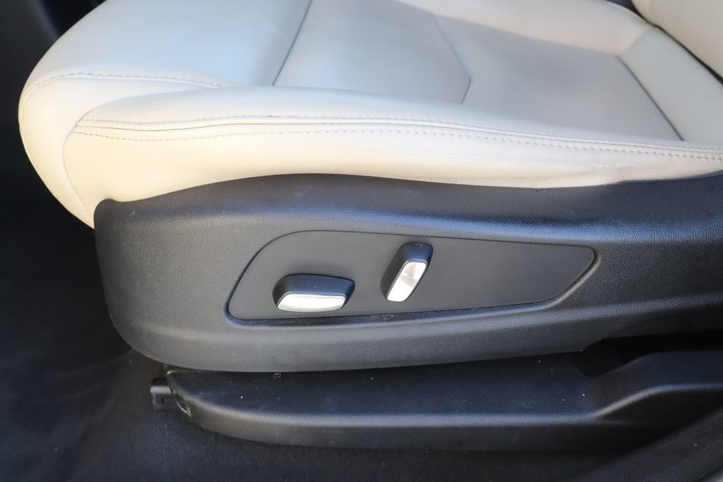 Used 2019 Cadillac XT5 FWD image 22