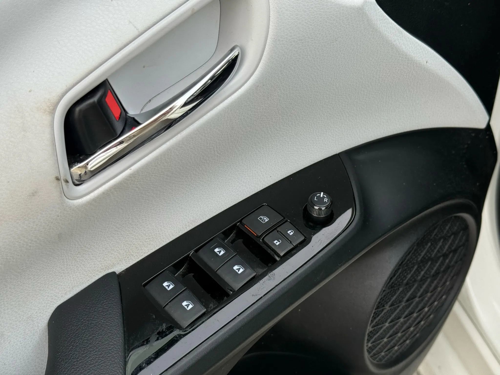 Used 2018 Toyota Prius Two image 17