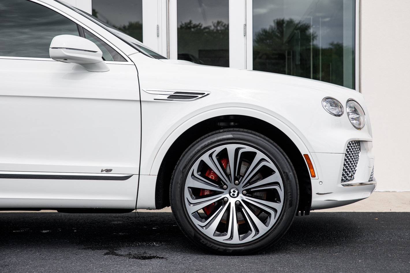 Used 2021 Bentley Bentayga AWD/4WD image 10