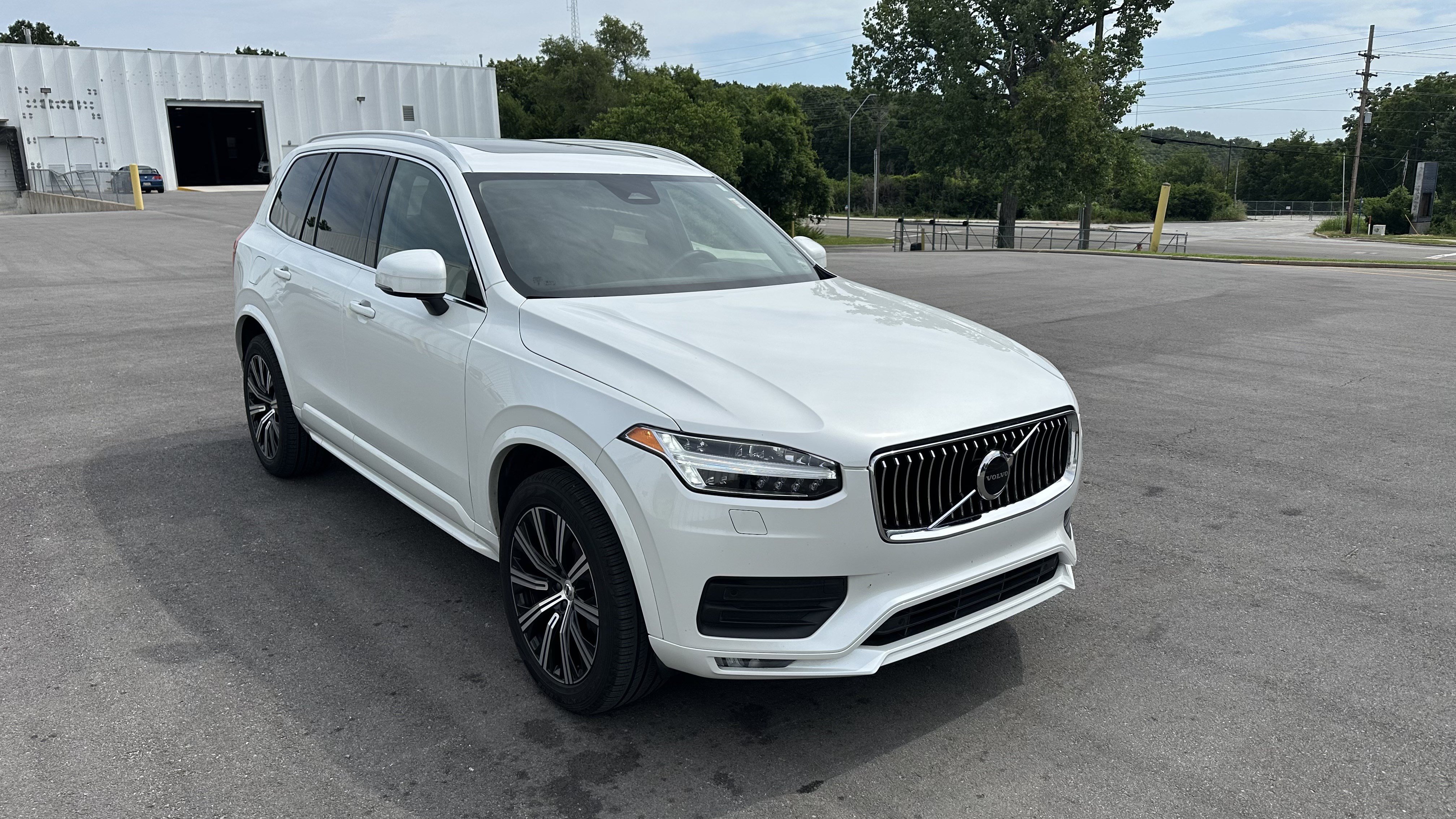Used 2023 Volvo XC90 B5 Core w/ Protection Package Premier AWD/4WD image 2