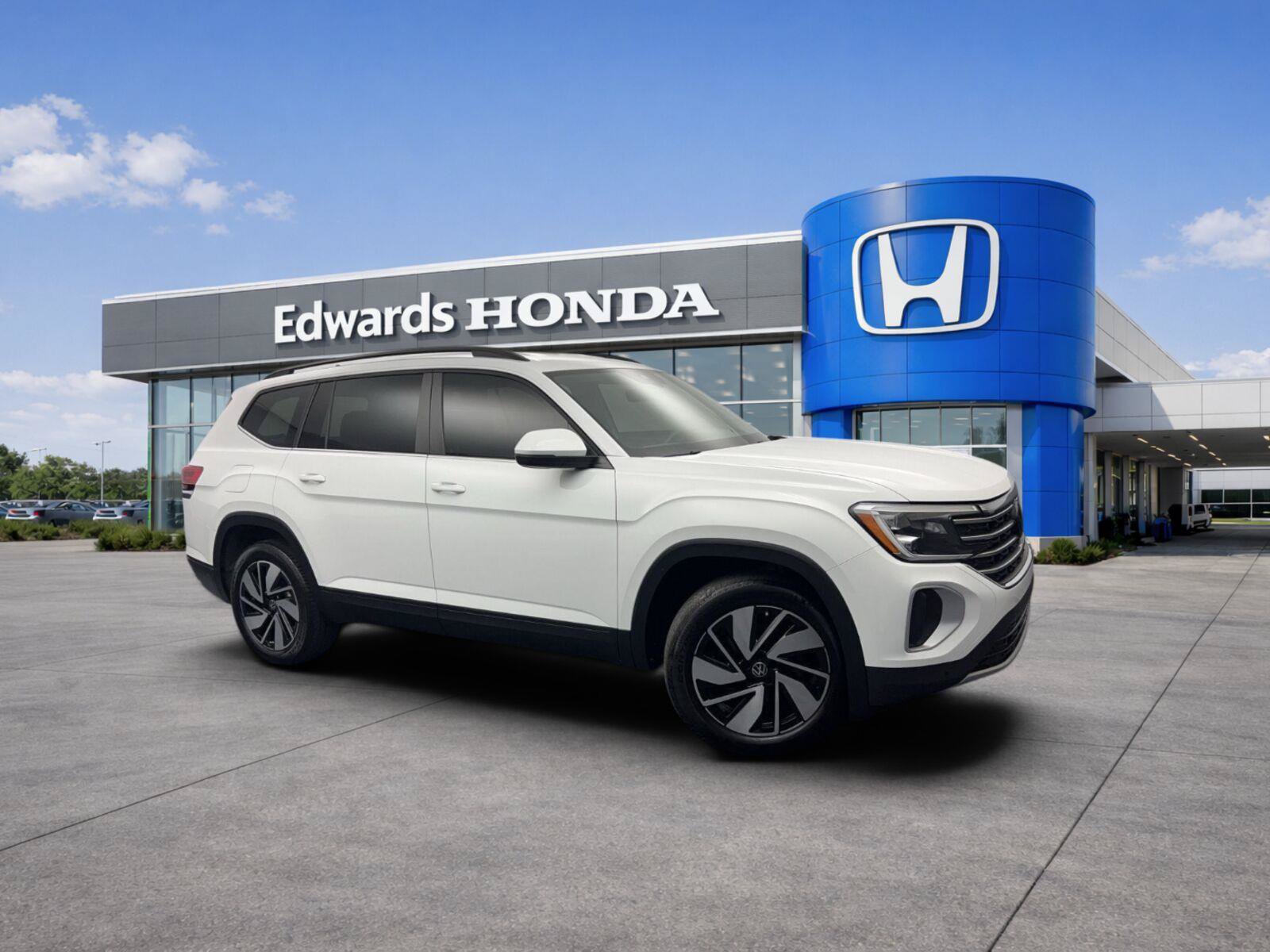 Used 2024 Volkswagen Atlas SE FWD image 1