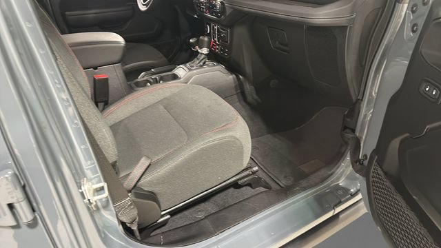 Used 2025 Jeep Wrangler Unlimited Rubicon AWD/4WD image 27