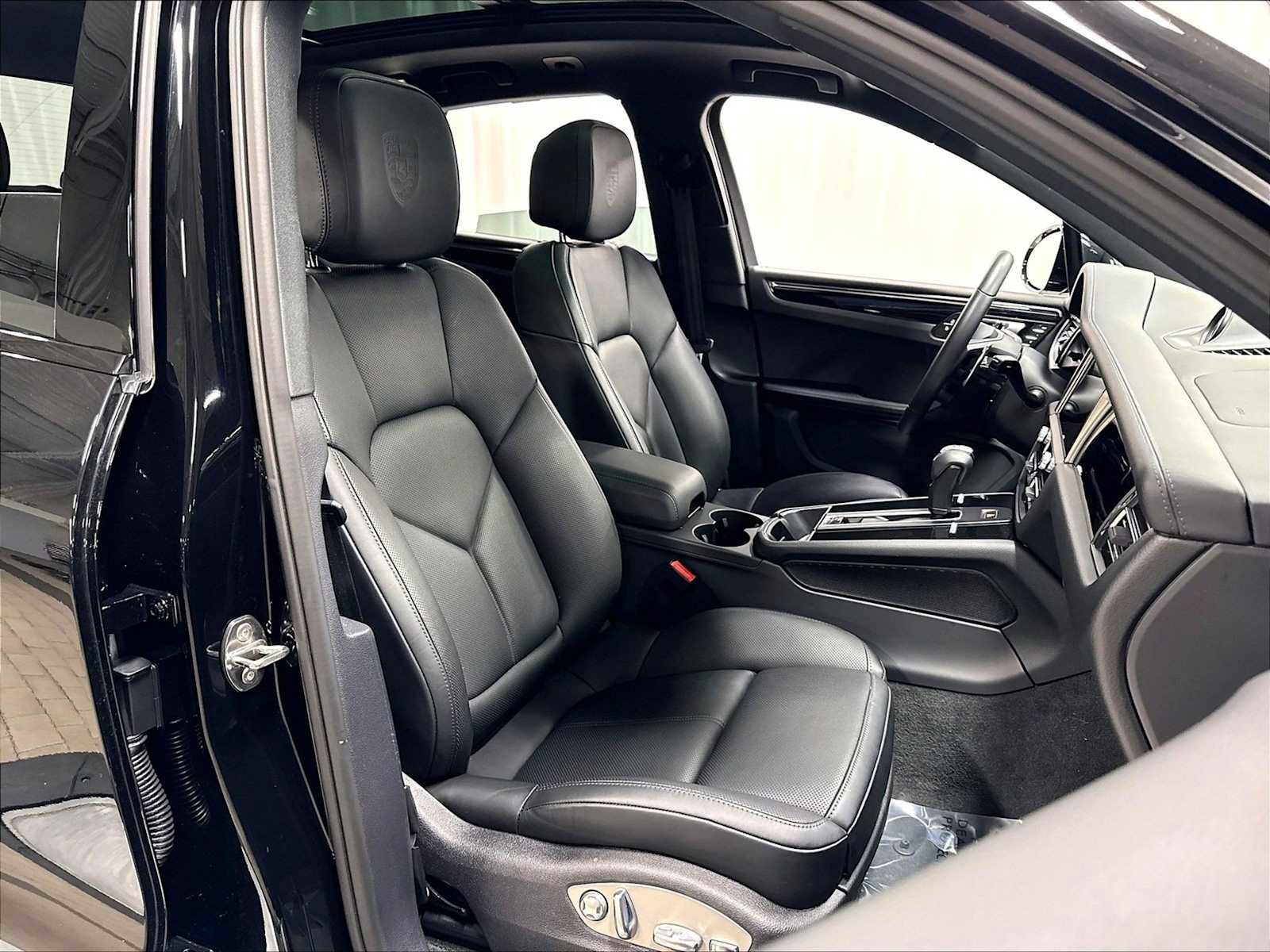 Used 2026 Porsche Macan AWD/4WD image 29