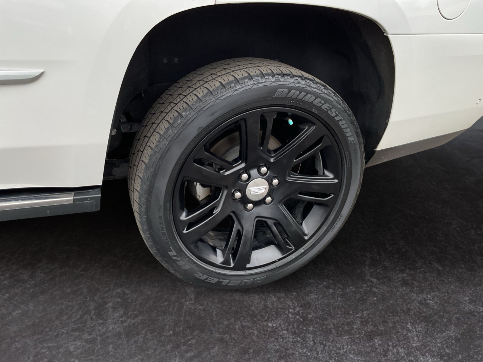 Used 2017 Cadillac Escalade Premium Luxury RWD image 9