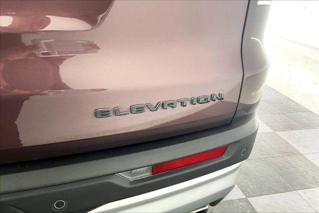 Used 2024 GMC Acadia Elevation w/ Luxury Package AWD/4WD image 7