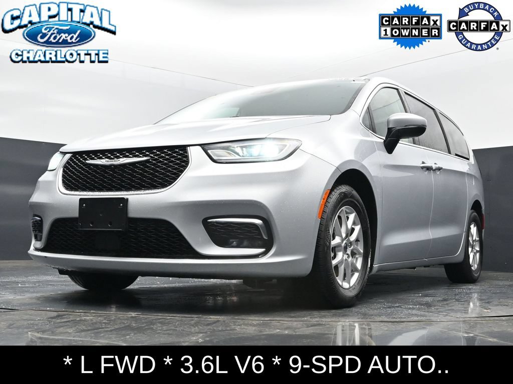 Used 2023 Chrysler Pacifica Touring-L FWD image 21