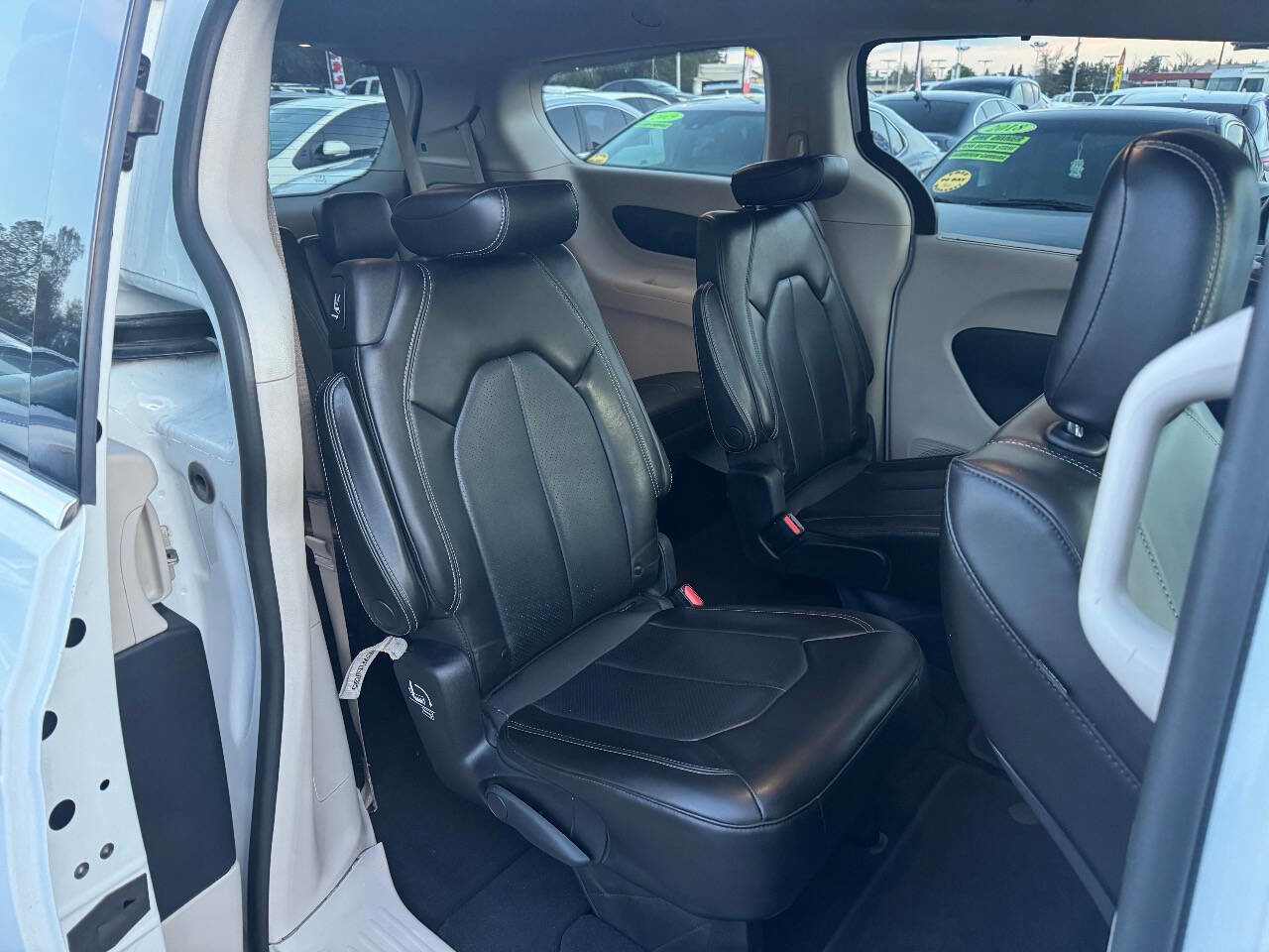 Used 2021 Chrysler Voyager Lxi image 17