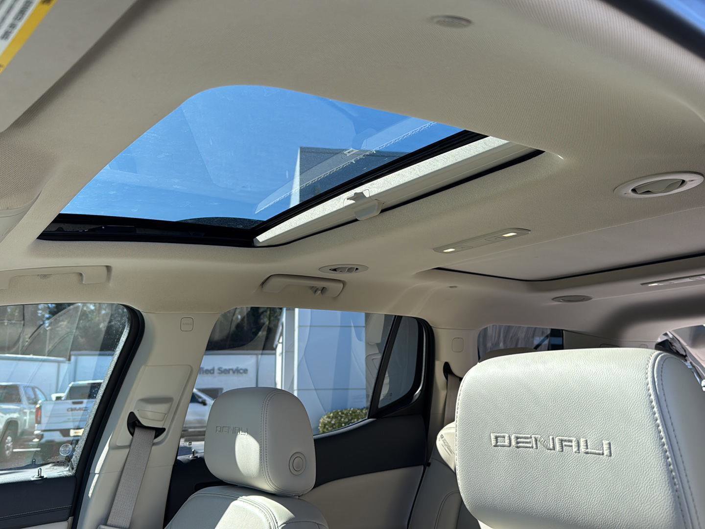 Certified 2022 GMC Acadia Denali w/ Denali Ultimate Package image 27