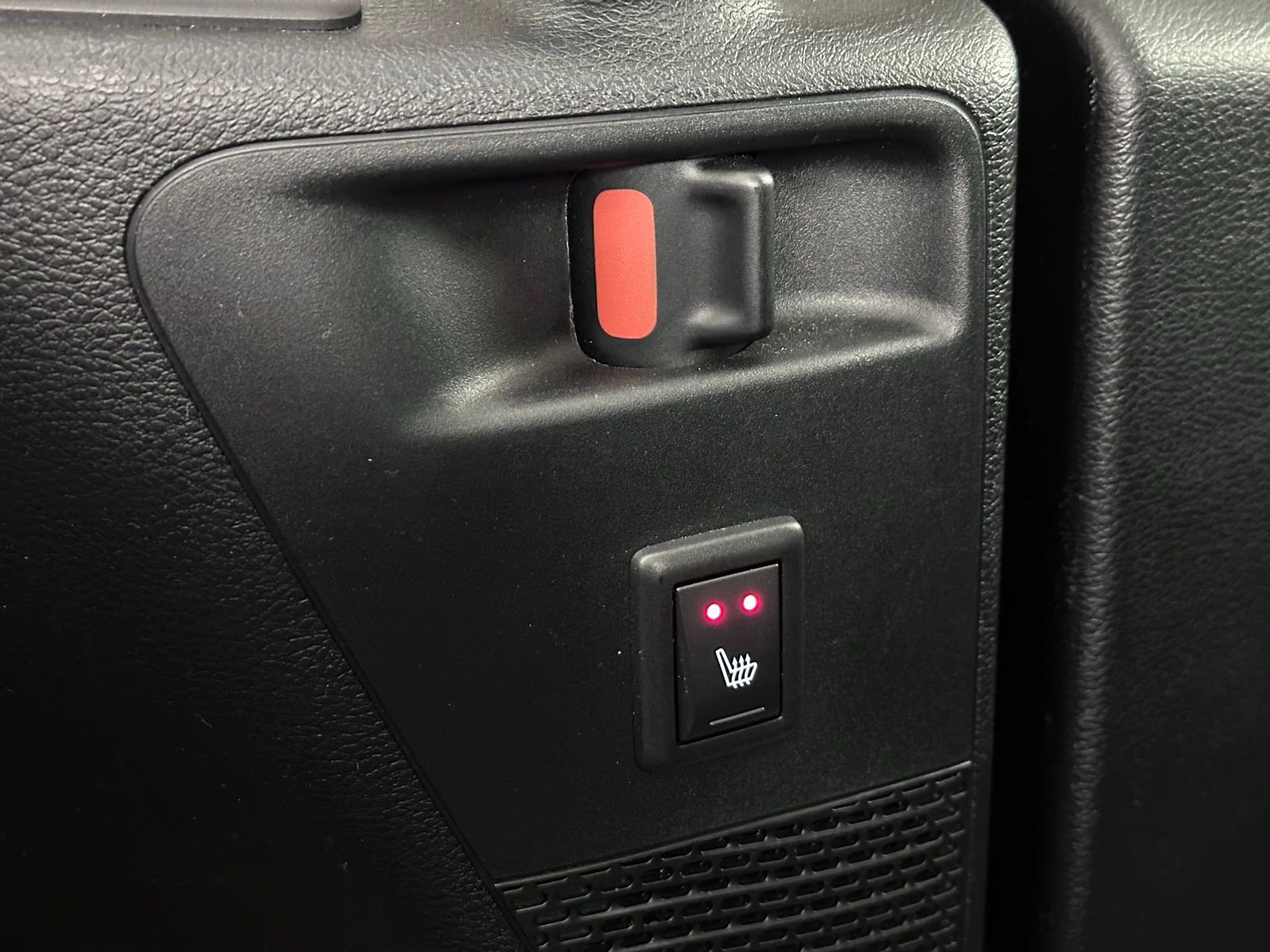 Used 2024 Chrysler Pacifica Limited image 35