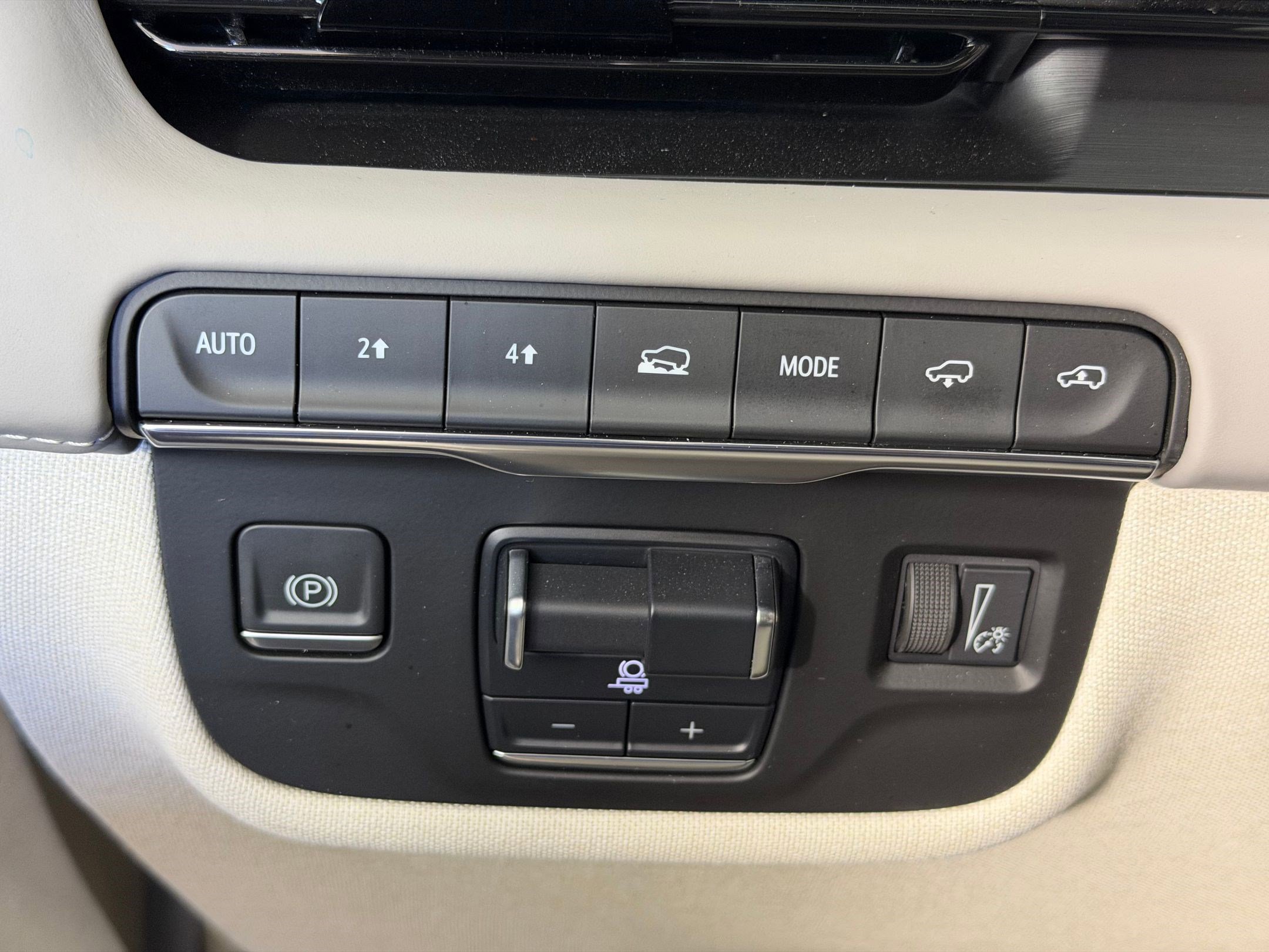 Used 2024 Cadillac Escalade Premium Luxury Platinum image 16