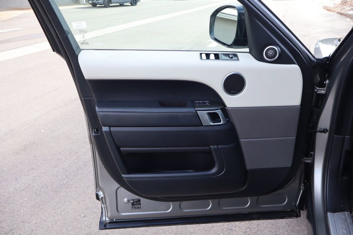 Used 2018 Land Rover Range Rover Sport HSE image 23