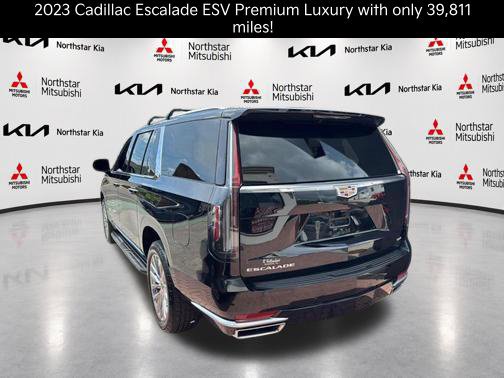 Used 2023 Cadillac Escalade ESV Premium Luxury AWD/4WD image 4