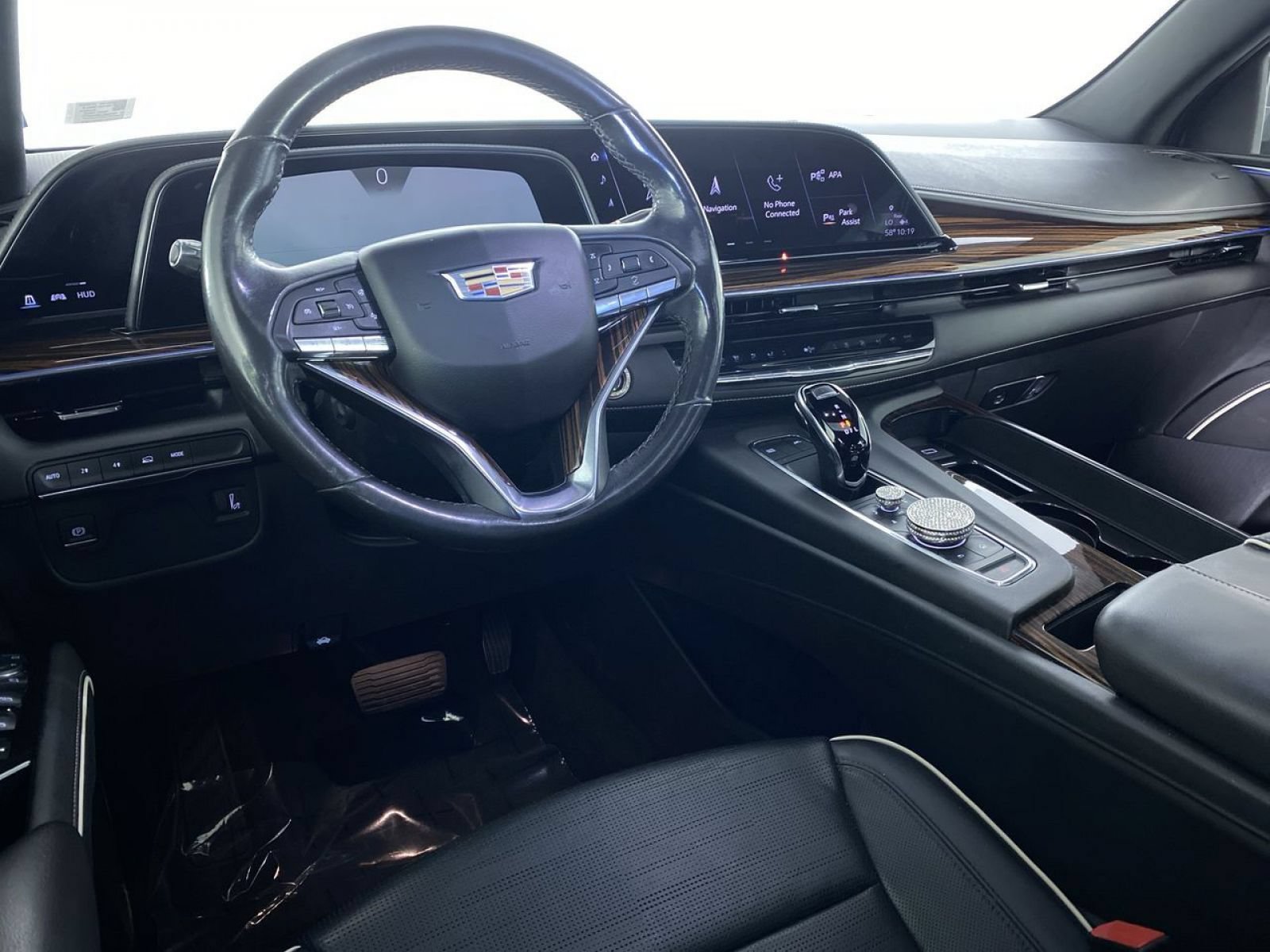 Certified 2021 Cadillac Escalade Premium Luxury AWD/4WD image 2
