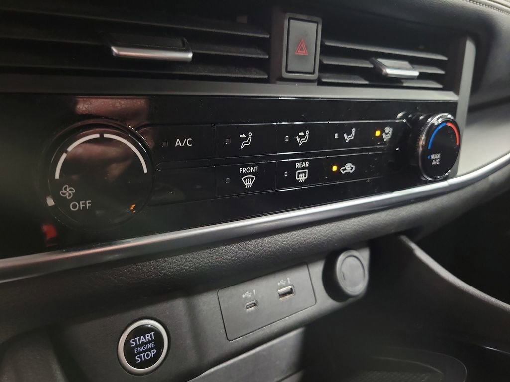 Used 2023 Nissan Rogue S image 16