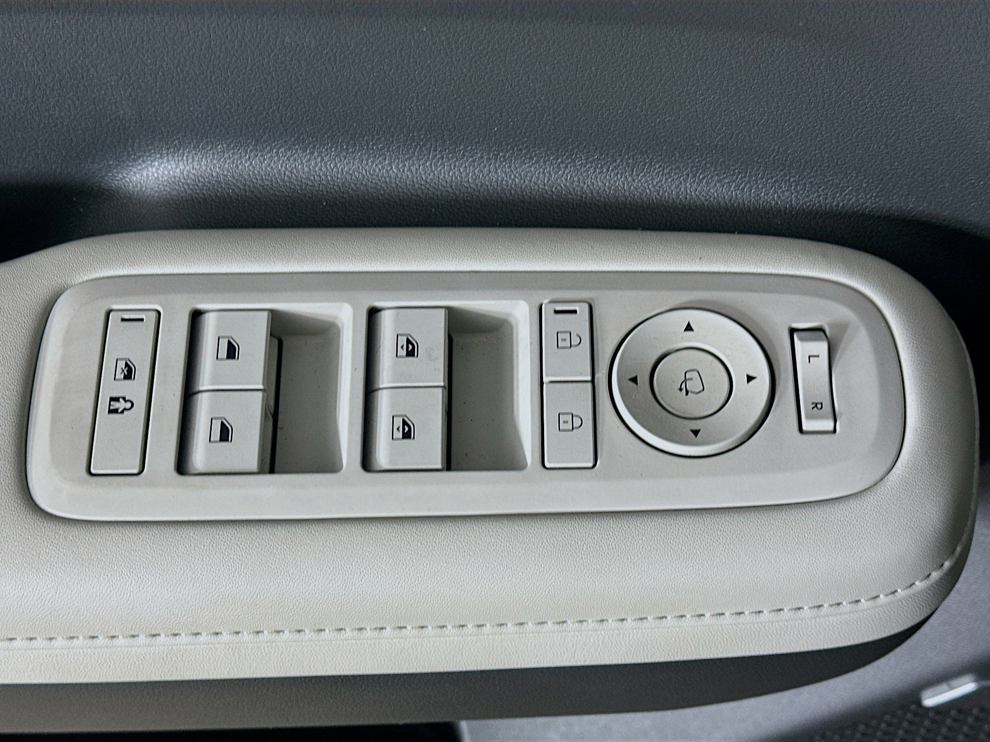 Used 2024 Hyundai Santa Fe Limited FWD image 15