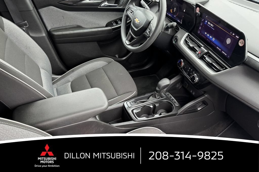 Used 2025 Chevrolet TrailBlazer LT AWD/4WD image 16