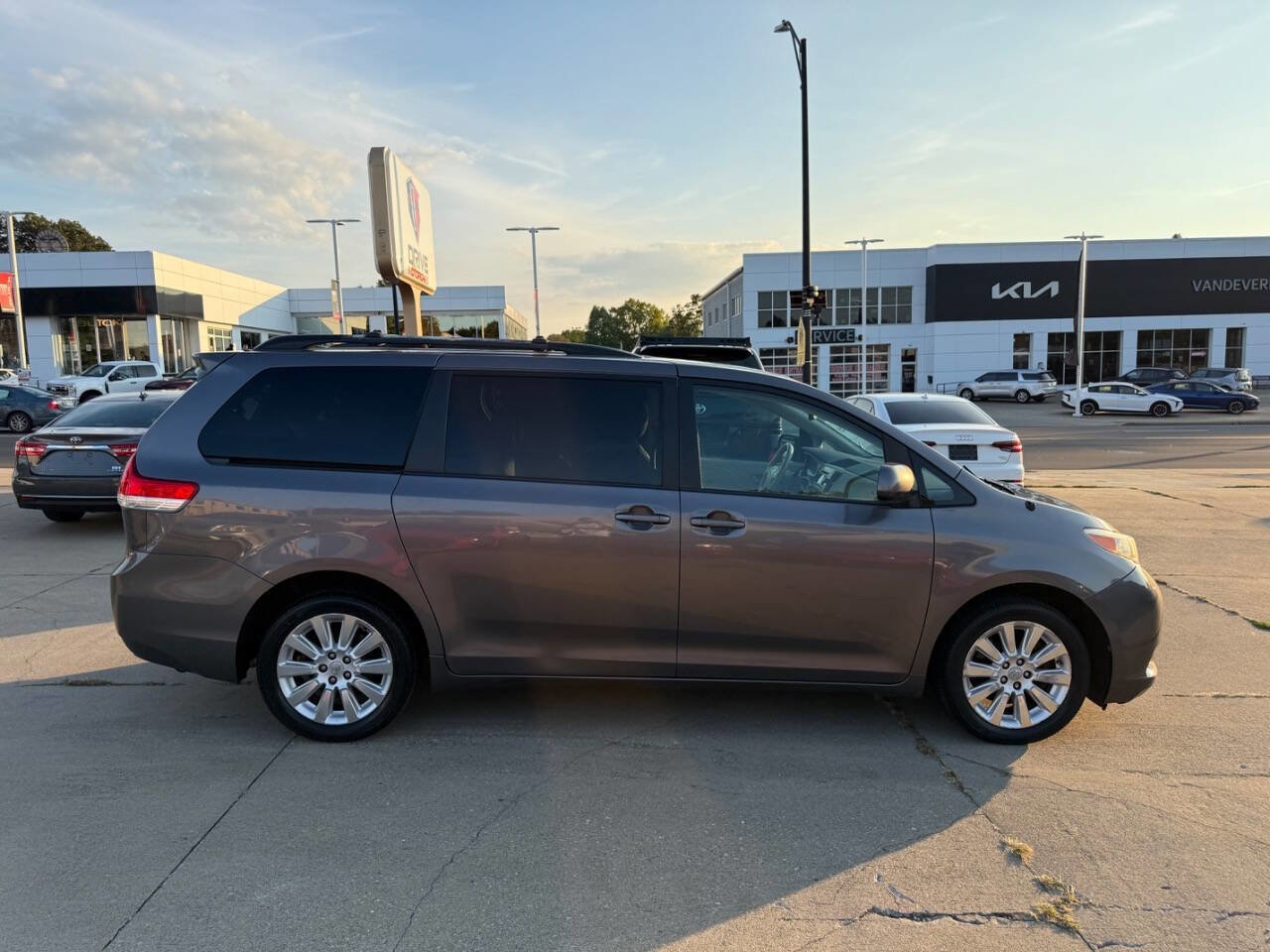 Used 2011 Toyota Sienna LE image 17