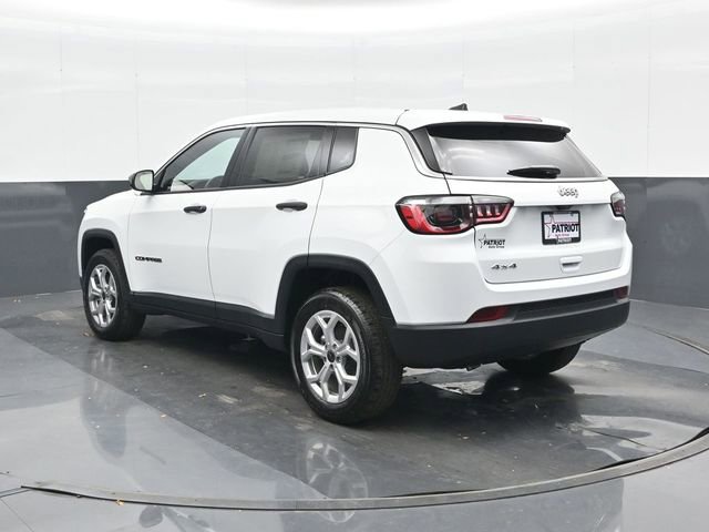 Used 2025 Jeep Compass Sport image 2