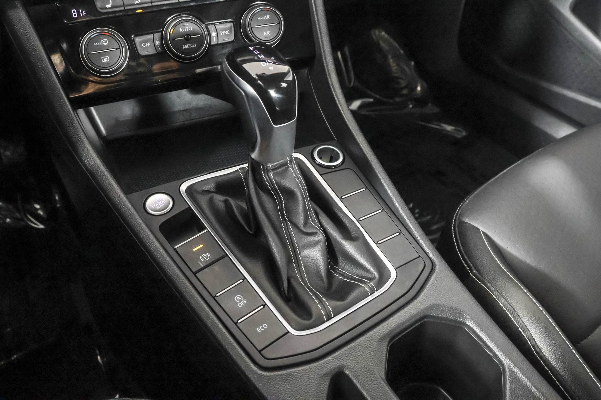 Used 2024 Volkswagen Jetta SE image 32