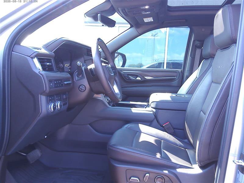 Used 2024 GMC Yukon XL Denali w/ Advanced Technology Package AWD/4WD image 7