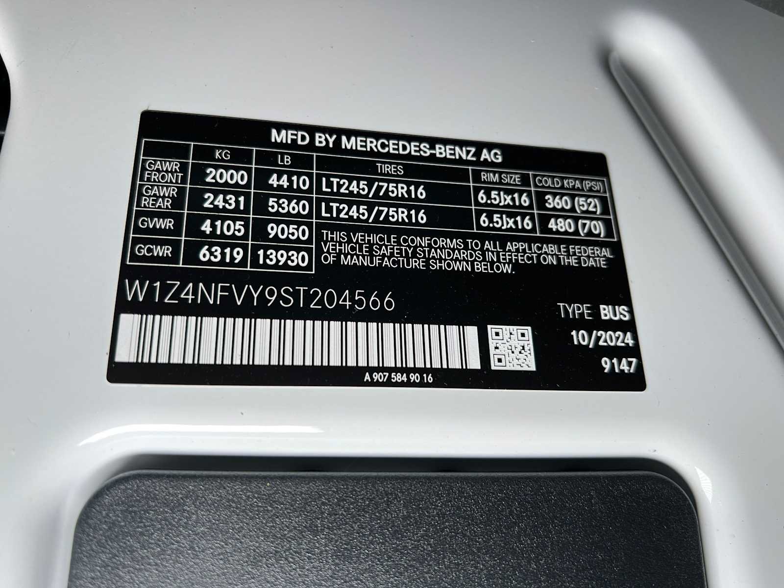 Used 2025 Mercedes-Benz Sprinter 2500 image 41