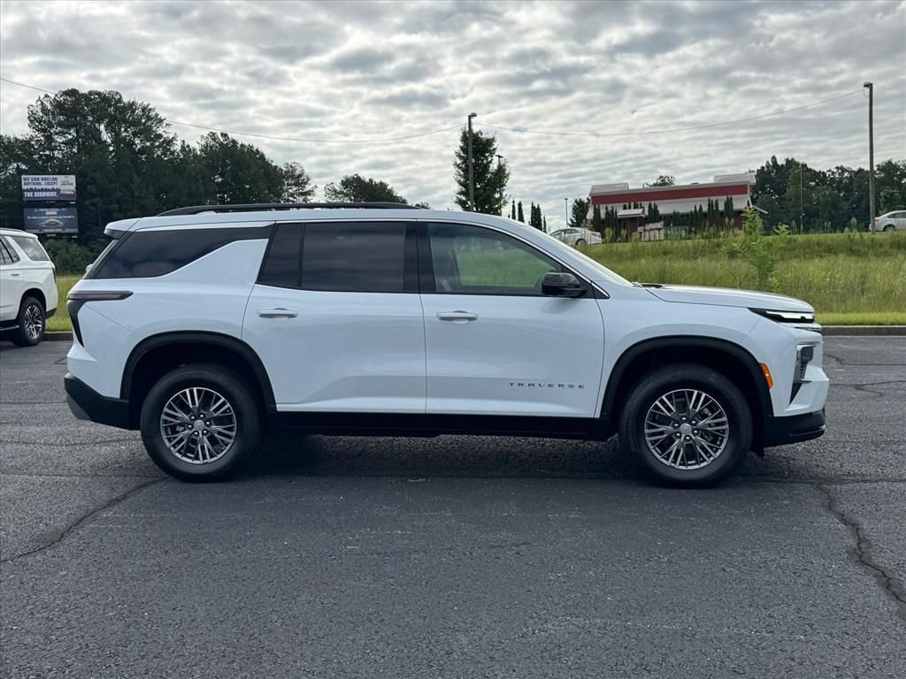 New 2027 Chevrolet Traverse LT w/ Driver Confidence Package FWD image 2