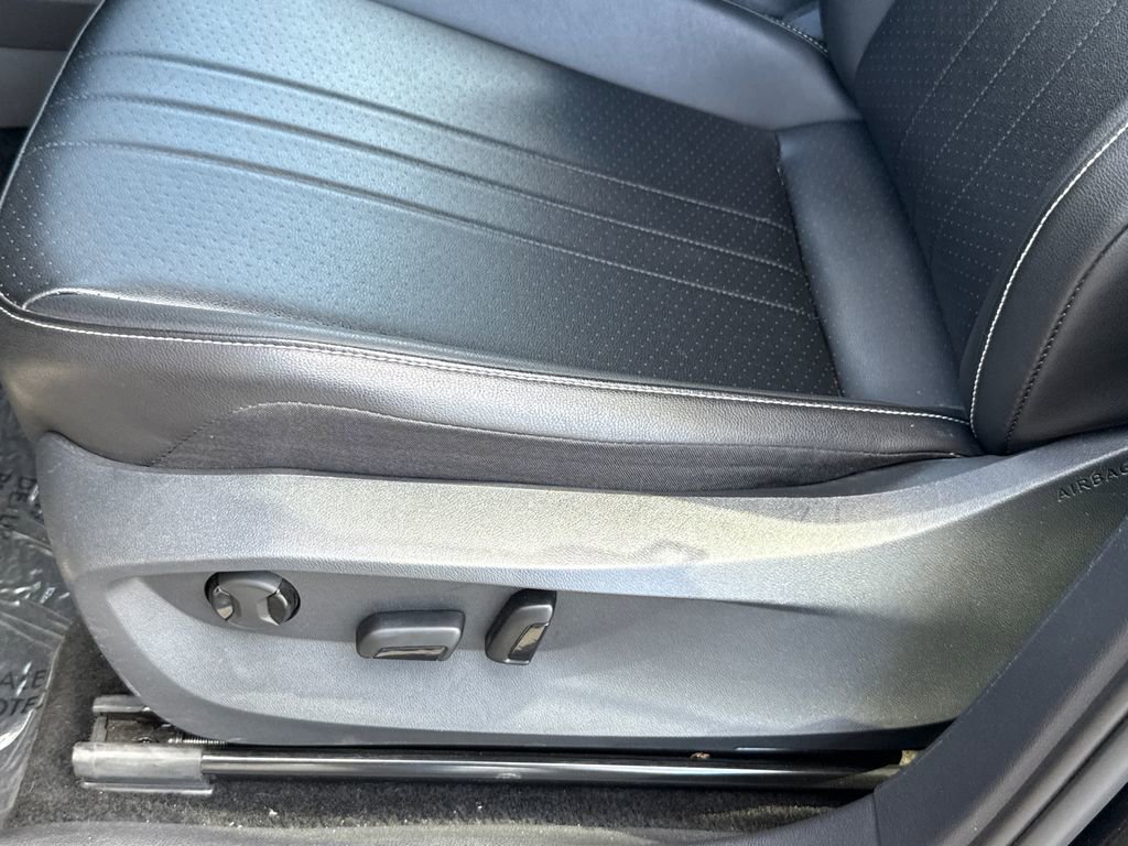 Used 2024 Volkswagen Tiguan SE FWD image 25