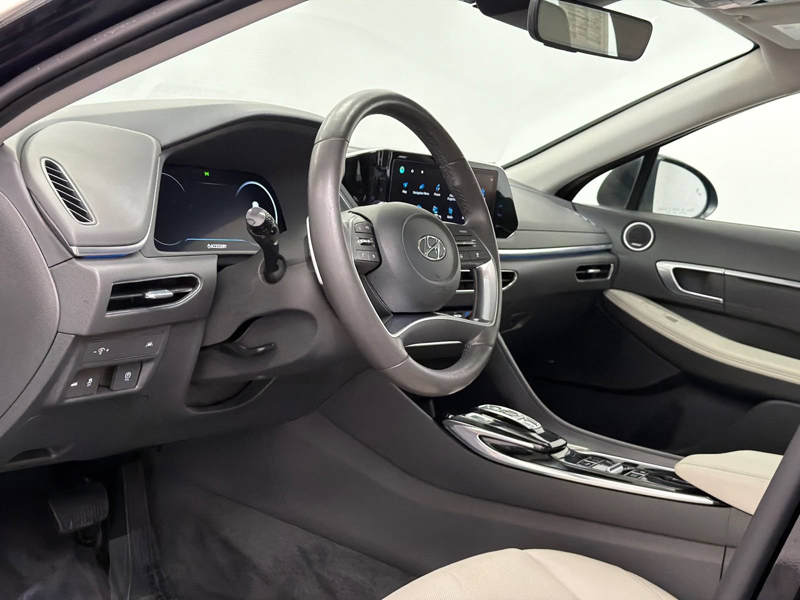 Used 2023 Hyundai Sonata Limited FWD image 13