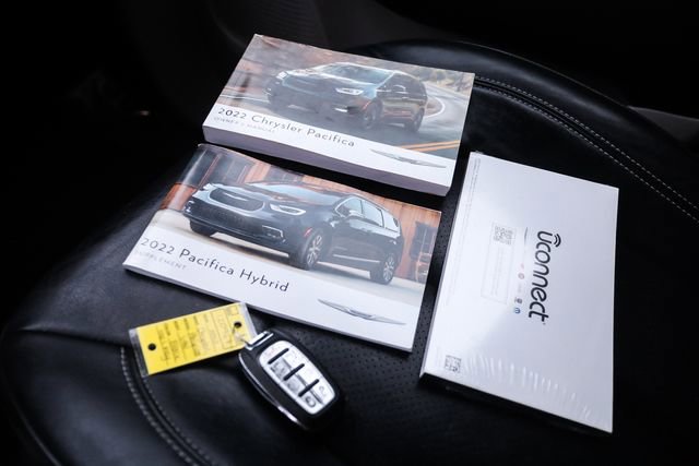 Used 2022 Chrysler Pacifica Touring-L w/ Uconnect Theater Family Group FWD image 75