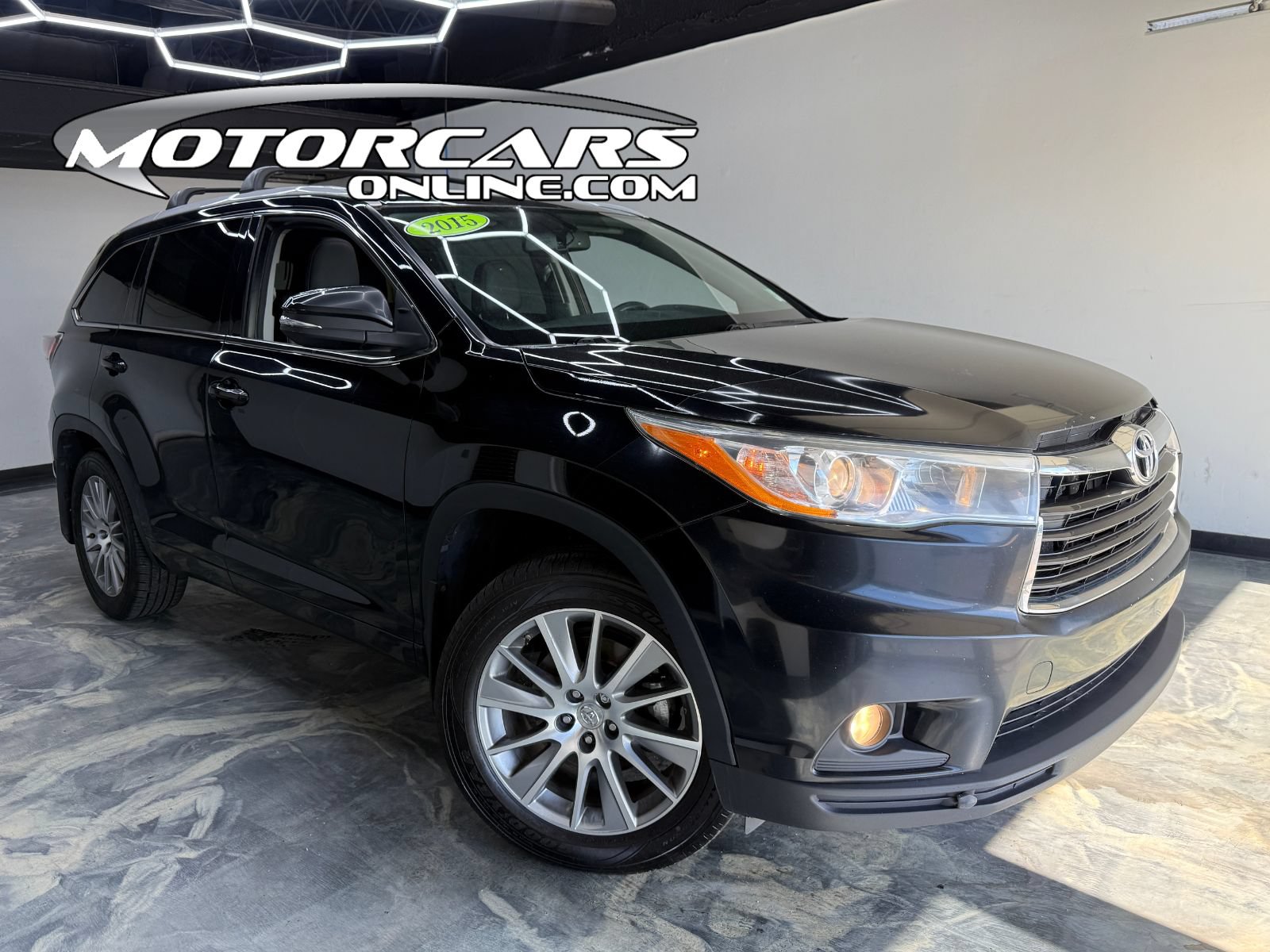 Used 2015 Toyota Highlander XLE AWD/4WD video 1