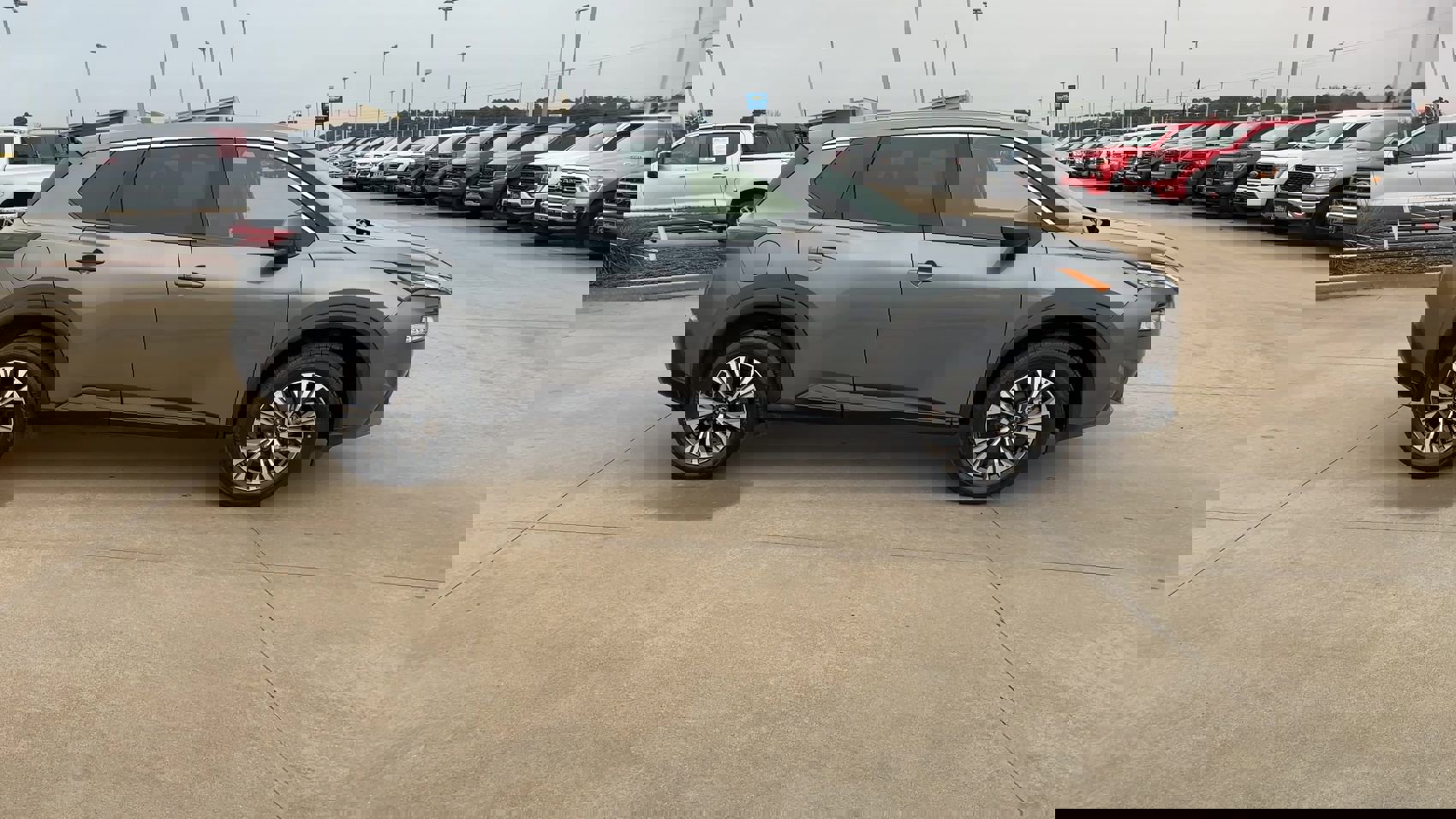 Used 2023 Nissan Rogue SV image 9