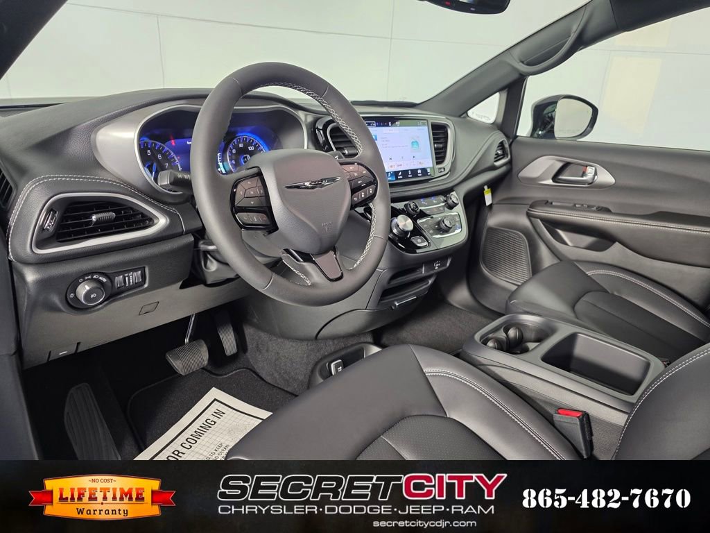 New 2026 Chrysler Pacifica Select w/ S Appearance Package image 11