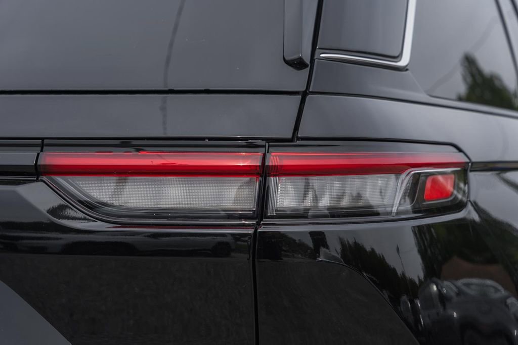 New 2025 Jeep Grand Cherokee Laredo X w/ Luxury Tech Group I image 6