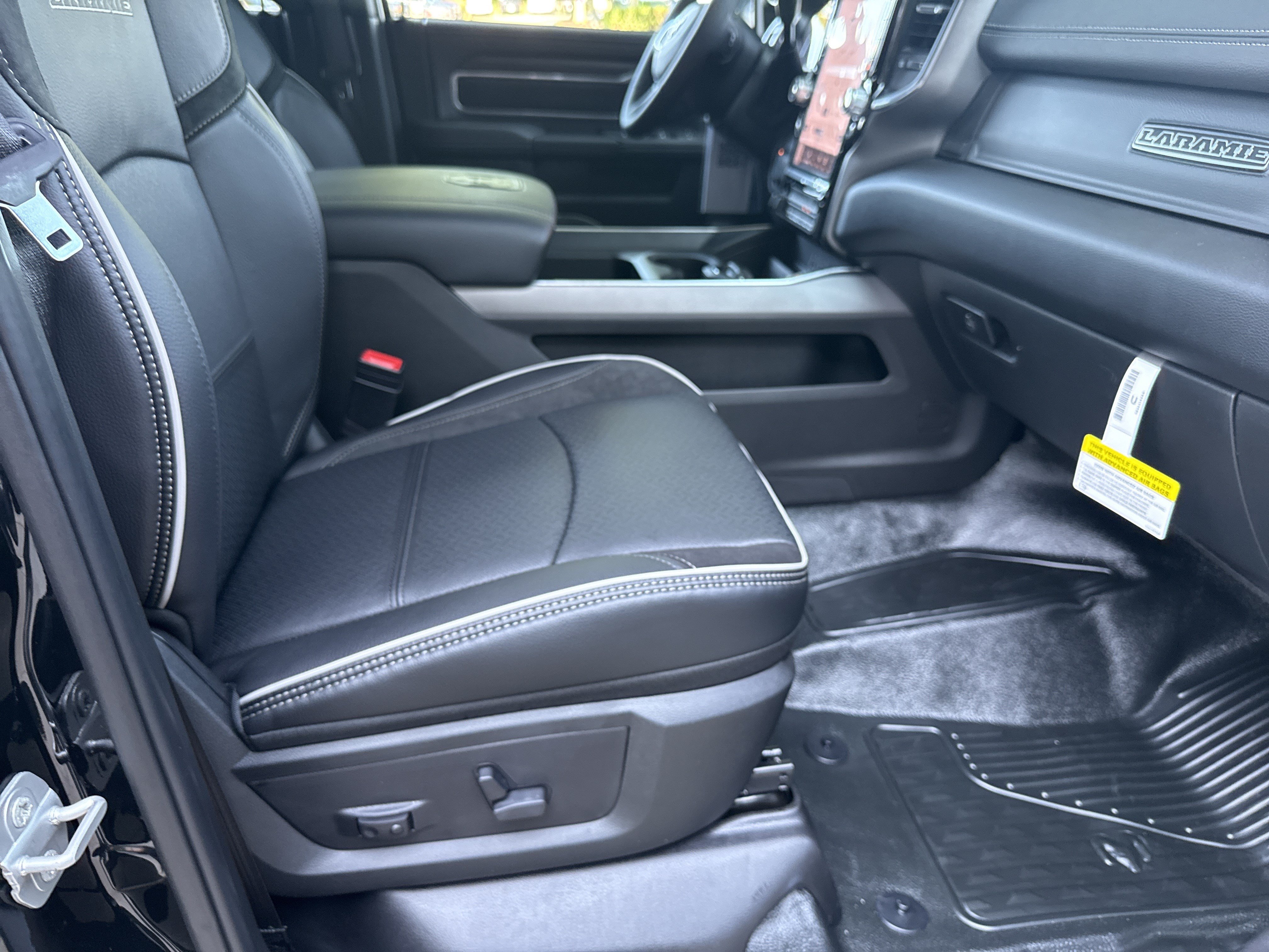 New 2026 RAM 5500 4x4 Crew Cab w/ Laramie Trim Package image 15