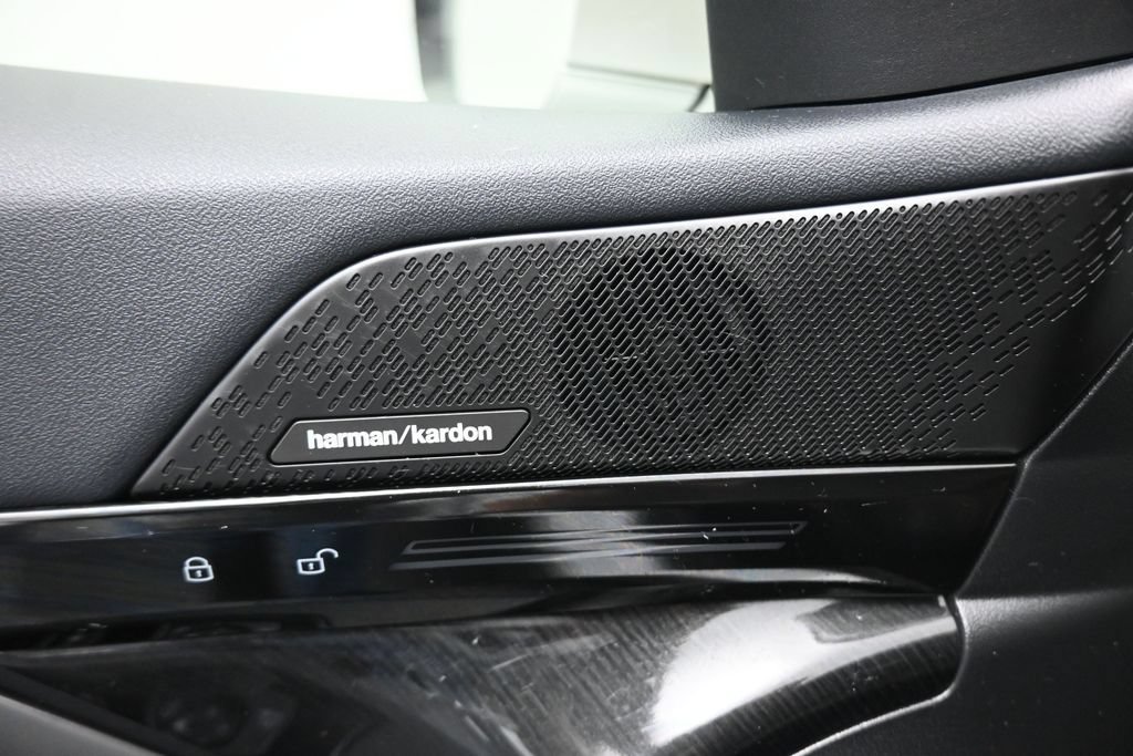 Used 2026 BMW 530i RWD image 11