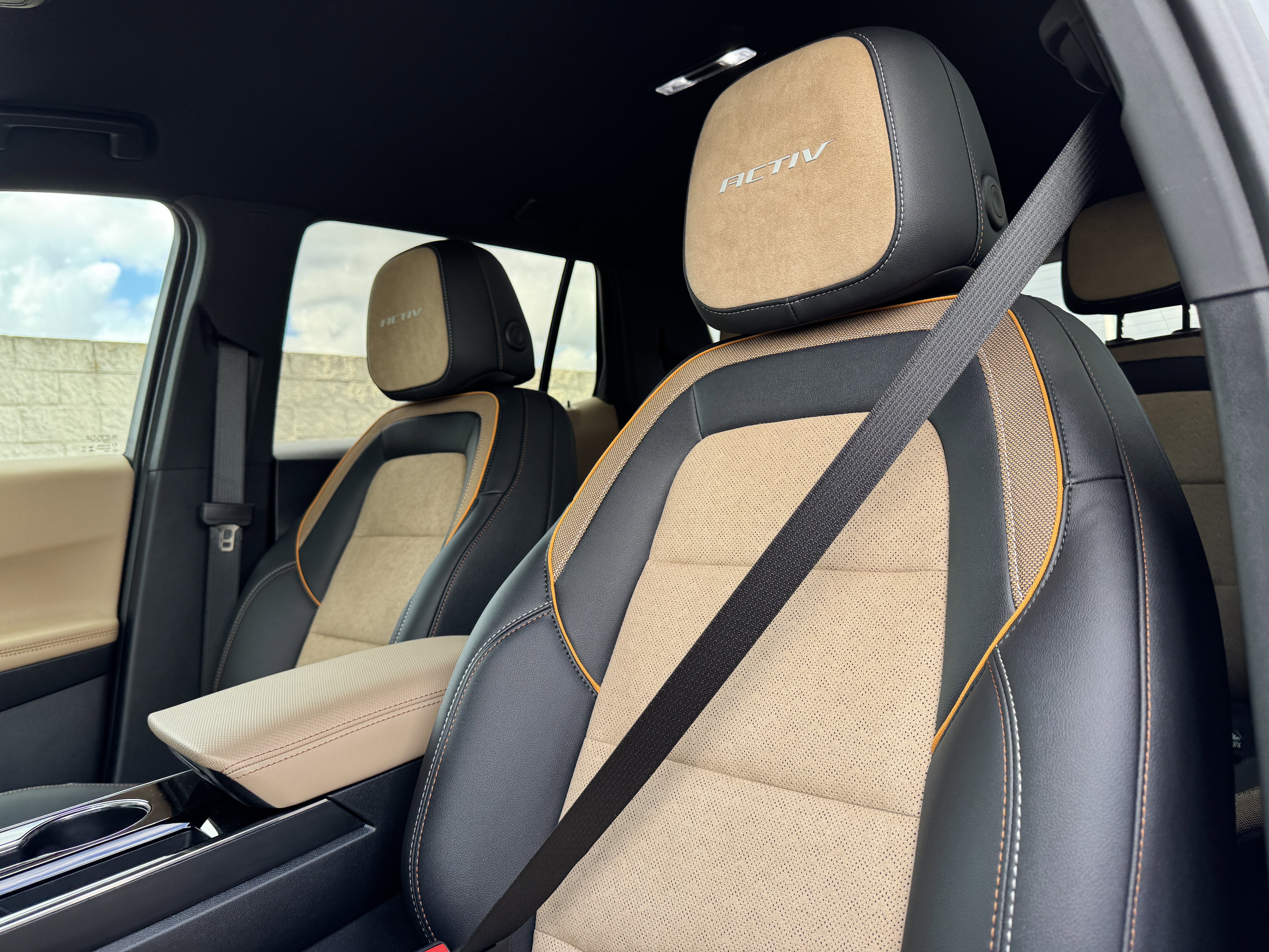 New 2026 Chevrolet Equinox ACTIV w/ LPO, Floor Liner Package image 13