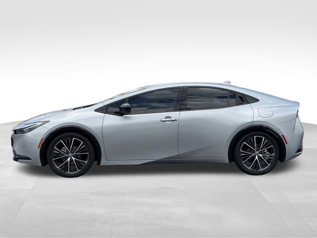 Used 2023 Toyota Prius XLE FWD image 4